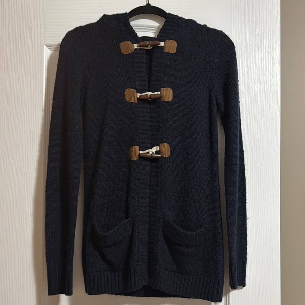 Dex Women’s sweater with toggle buttons and patches on elbows, size XS